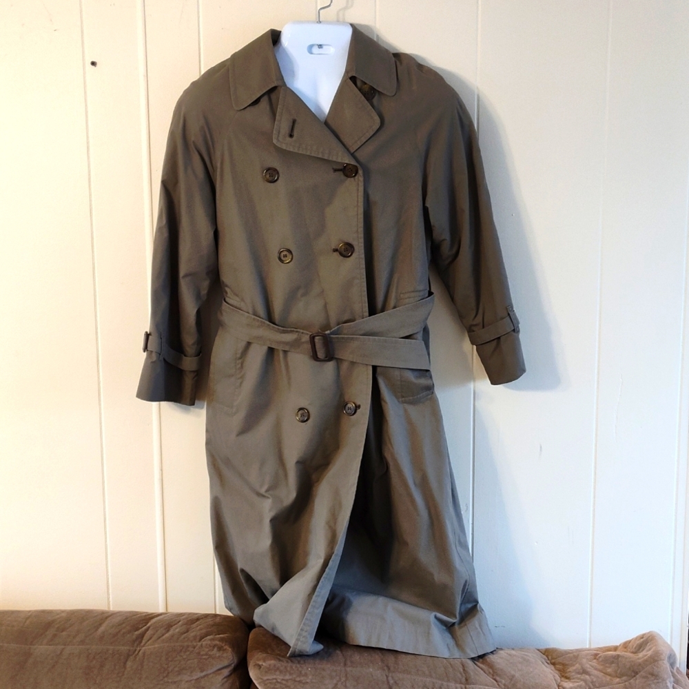 Burberry Classic Double-Breasted Trench Coat
